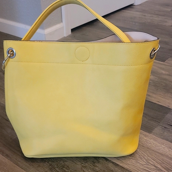 Handbags - Beautiful yellow bucket bag